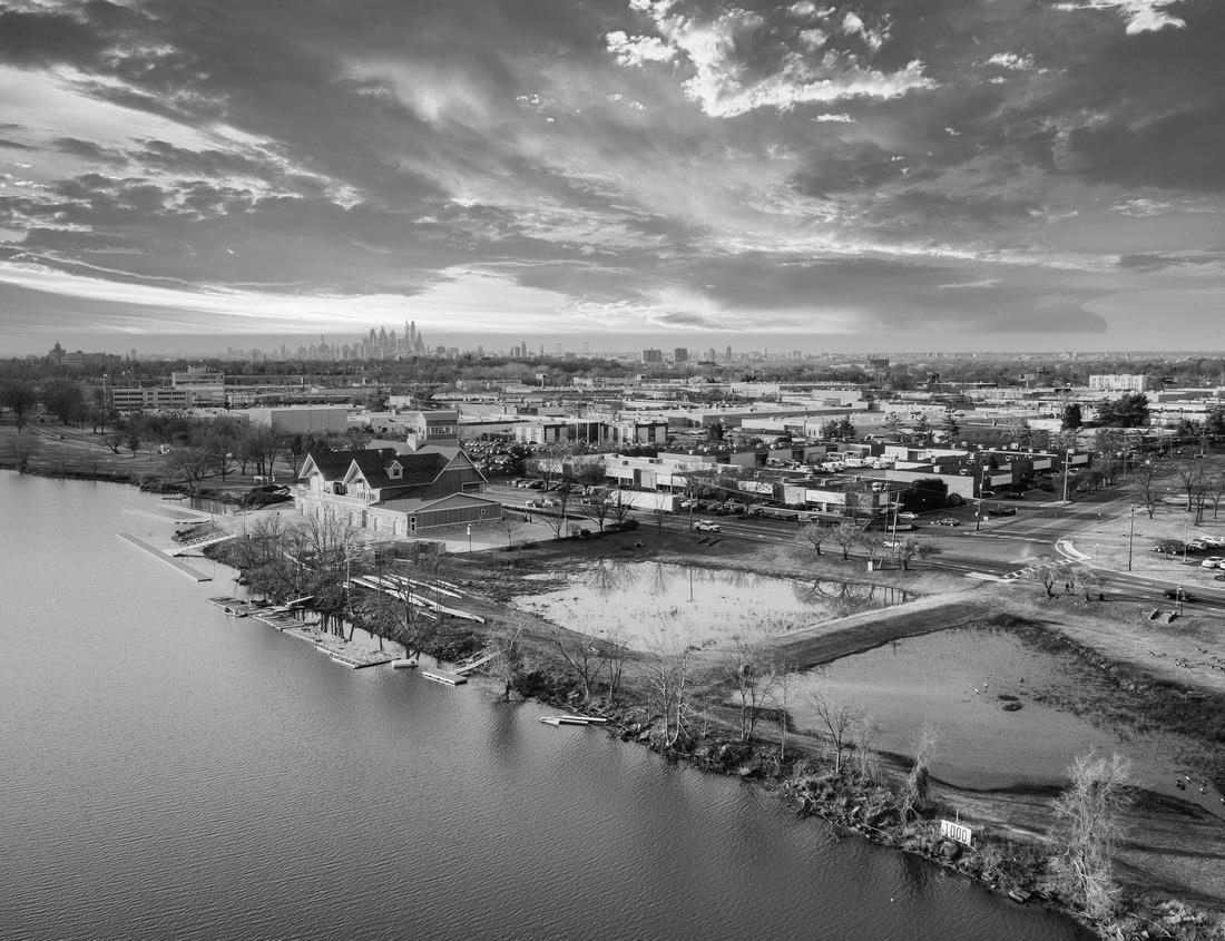 Noah Jigsaw Puzzle Hot Springs, Arkansas, USA City Skyline in the mountains in black white 1000 pieces