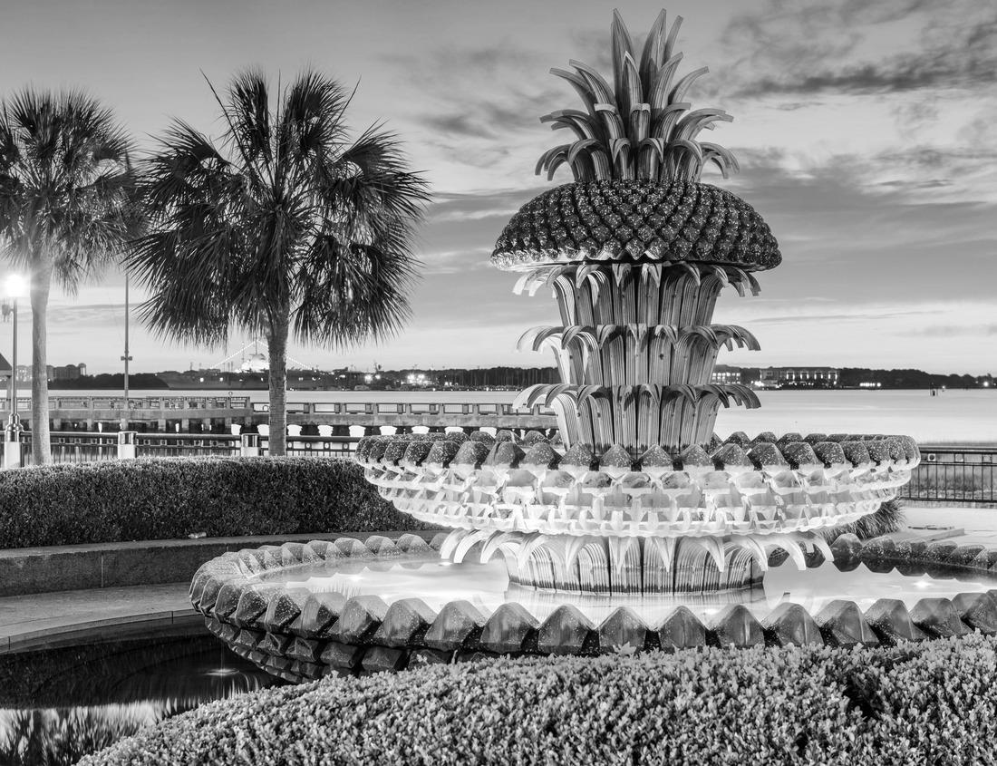 Noah Jigsaw Puzzle Downtown El Monte, California, USA in black white 1000 pieces