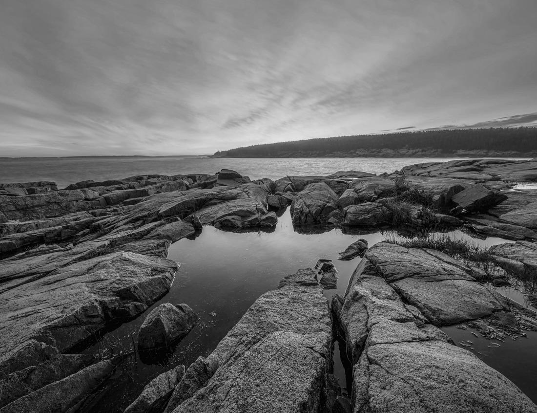 Noah Jigsaw Puzzle Cobstone Windmill on Turville Hill in Chiltern Hills in Buckinghamshire, England in black white 1000 pieces