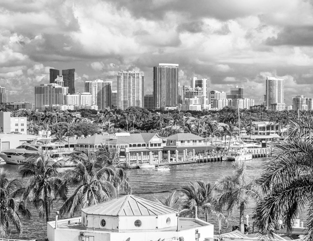 Noah Jigsaw Puzzle Glory Hole Waterfall Huntsville, Arkansas in black white 1000 pieces