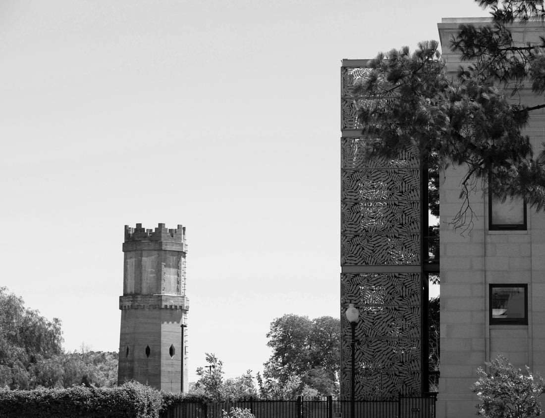 Noah Jigsaw Puzzle Daytime view of the public Civic Center of Banning, California, USA in black white 1000 pieces