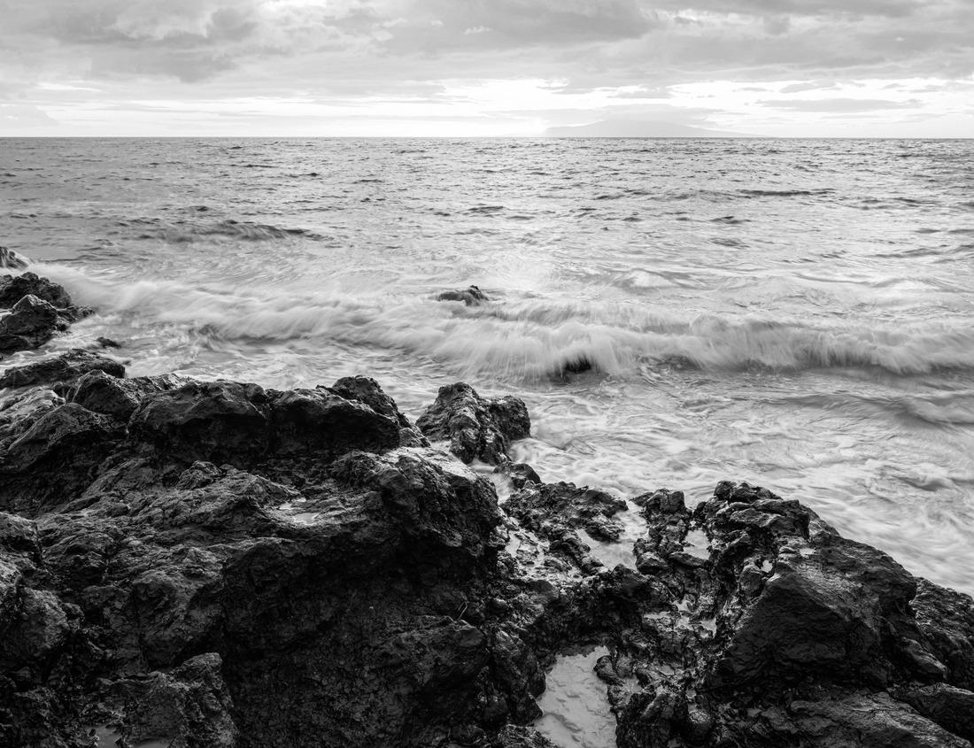 Noah Jigsaw Puzzle Magnificent morning city of Tropea city, Italy, Europe. Stunning summer scene of the east coast of Calabria in black white 1000 pieces
