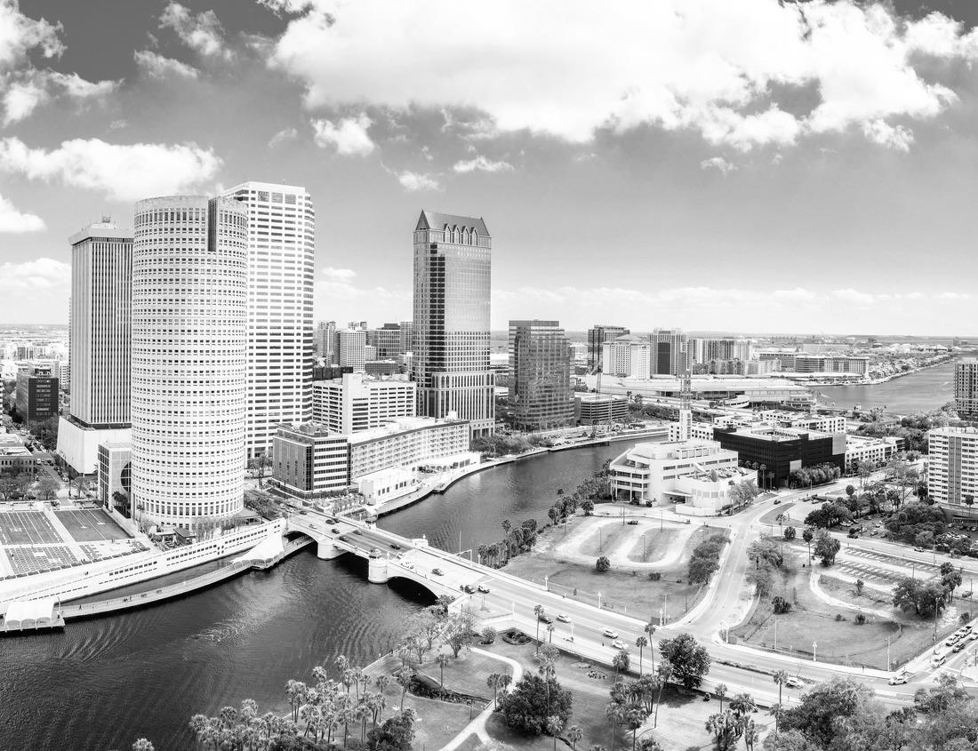 Noah Jigsaw Puzzle Beautiful scenery of the old town of Gdansk over the Motlawa river at sunrise, Poland in black white 1000 pieces