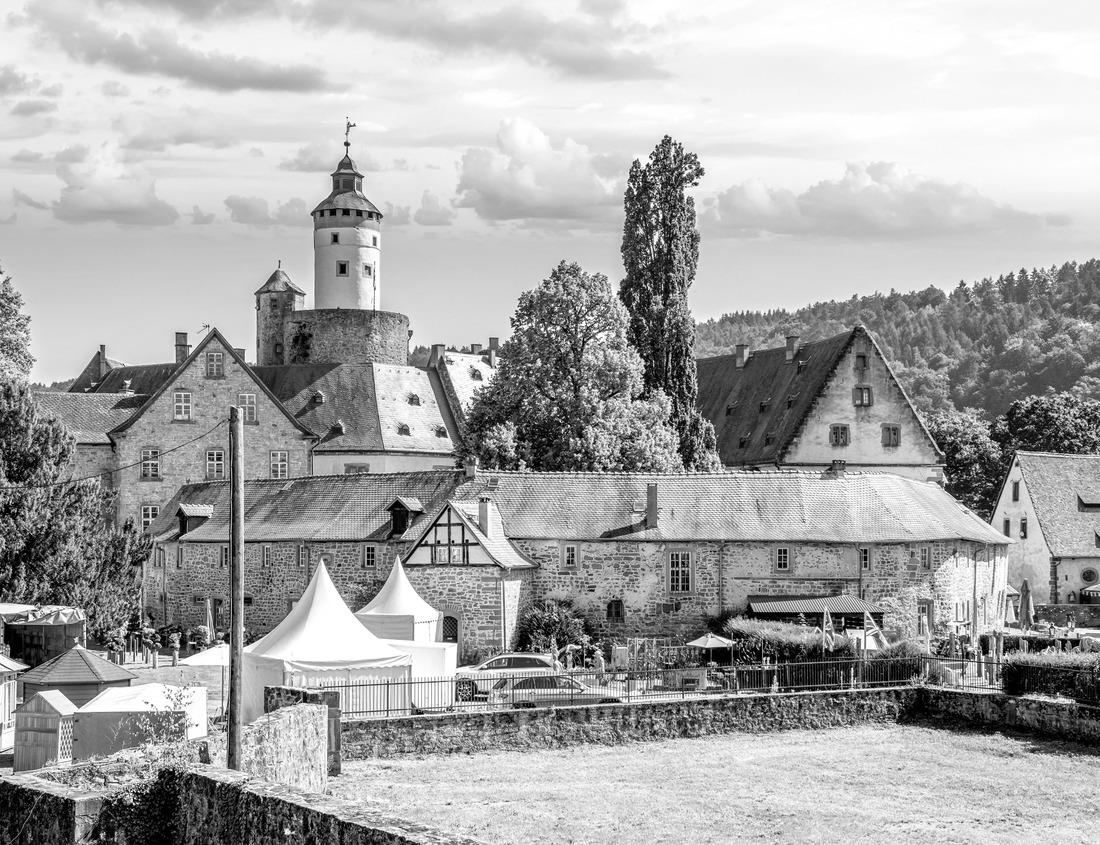 Noah Jigsaw Puzzle Germany, Freiburg im Breisgau city, Gothic cathedral in winter with cozy atmosphere, panoramic view over skyline at sunset in black white 1000 pieces