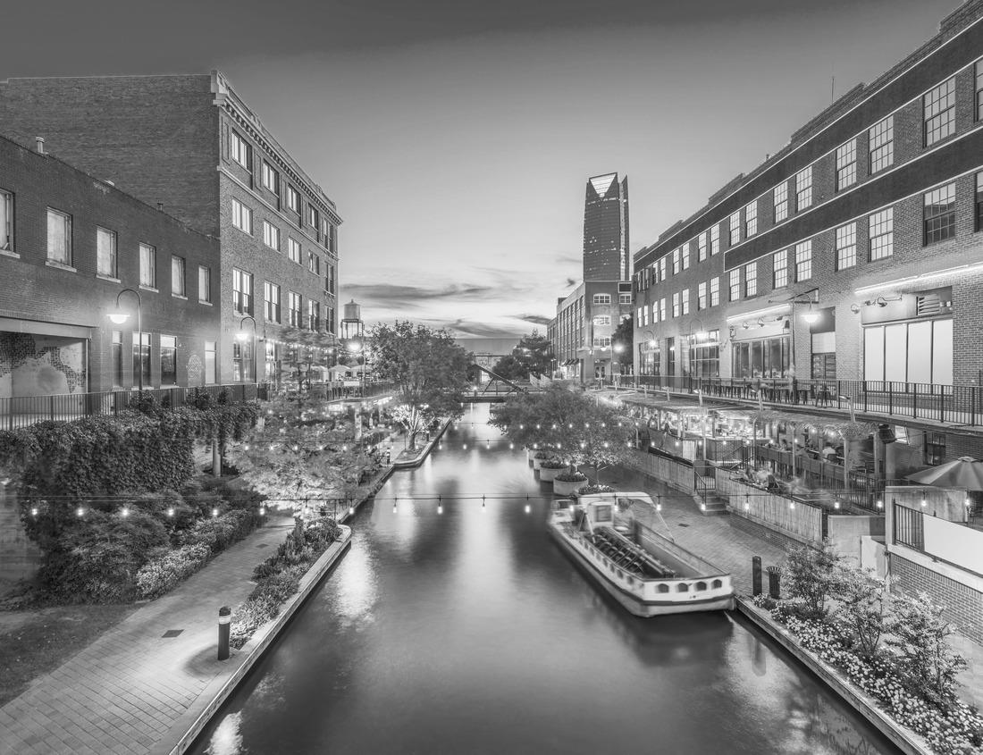 Noah Jigsaw Puzzle Aerial view of downtown Fresno, California, USA in black white 1000 pieces