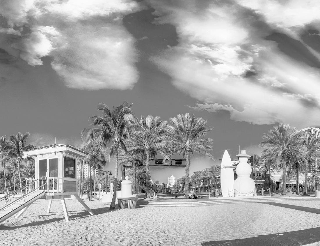 Noah Jigsaw Puzzle Castle in Drottningholm, Stockholm, Sweden in black white 1000 pieces