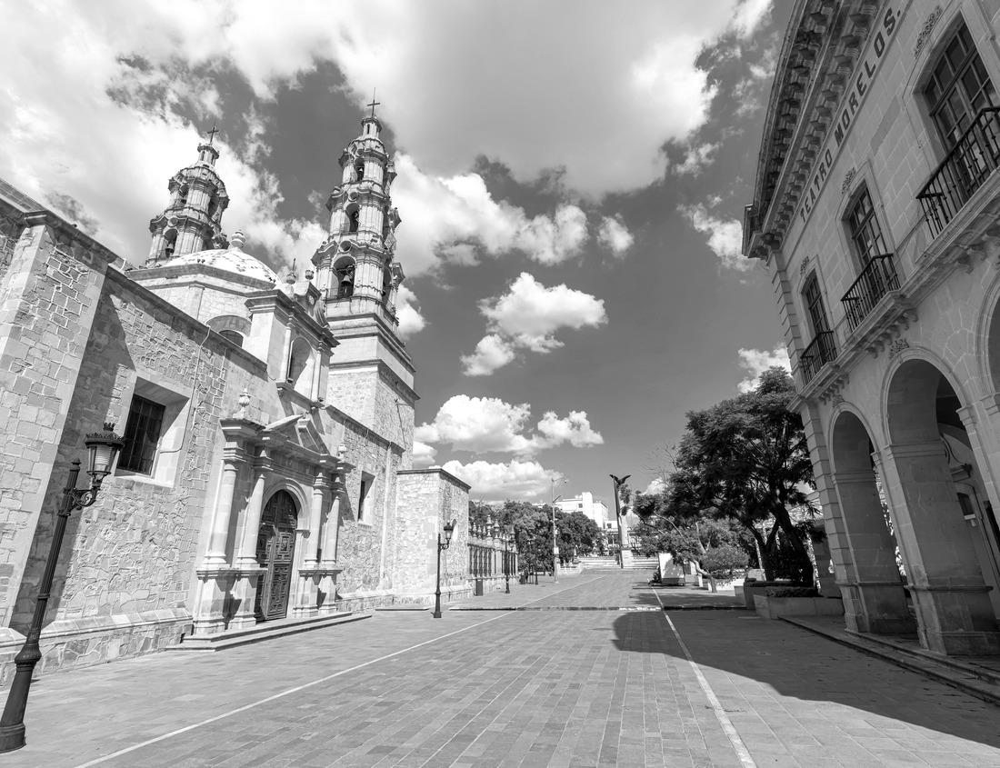 Noah Jigsaw Puzzle Beautiful baroque façade of the Church of Santa Croce, Lecce, Puglia, Italy in black white 1000 pieces