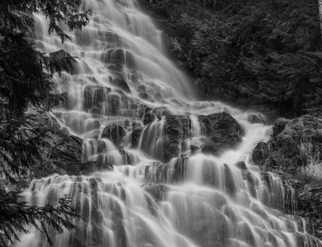 Noah Jigsaw Puzzle Hartford, Connecticut, USA downtown city skyline at dusk in black white 1000 pieces