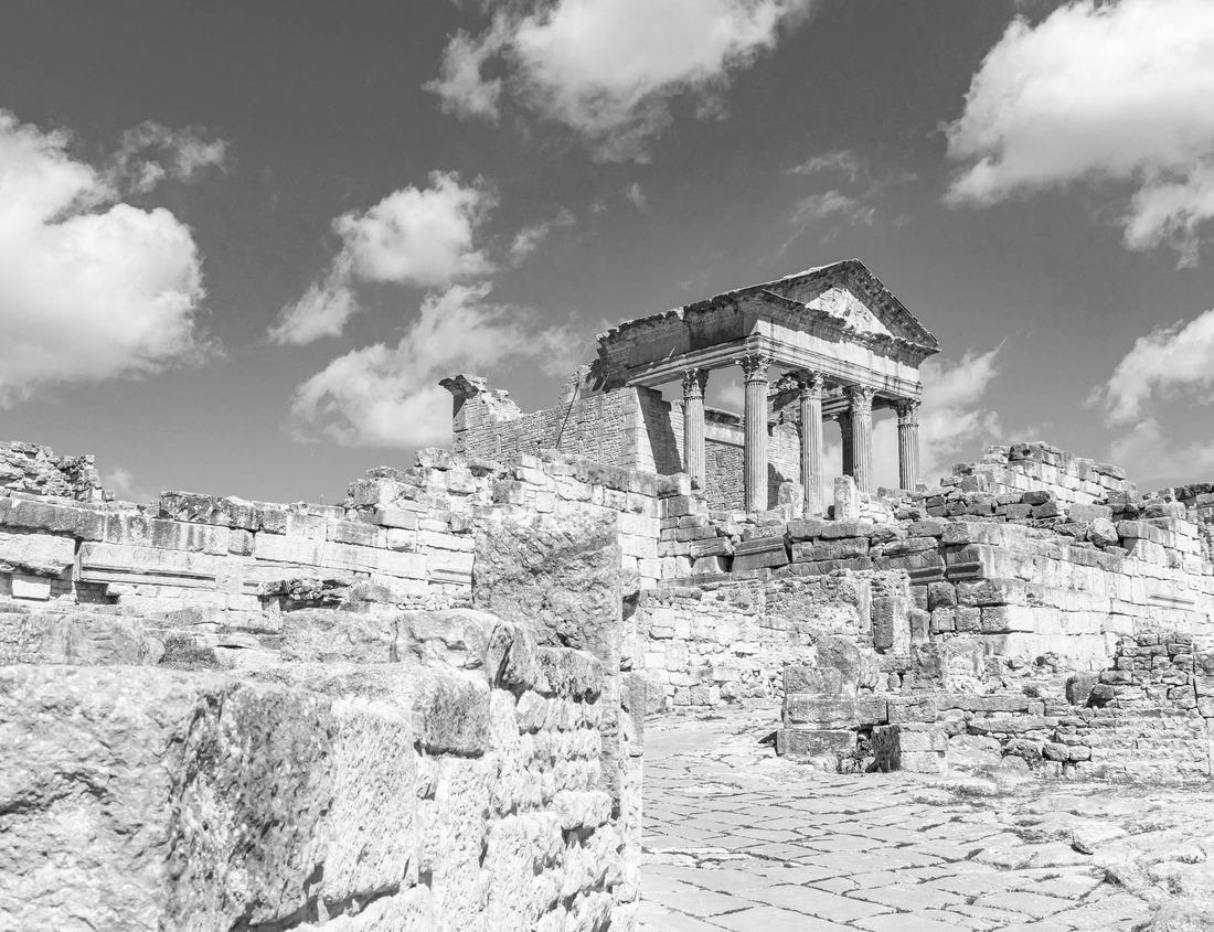 Noah Jigsaw Puzzle A beautiful shot of the hanging rock in Pinnacles National Park on a sunny day in California, United States in black white 1000 pieces