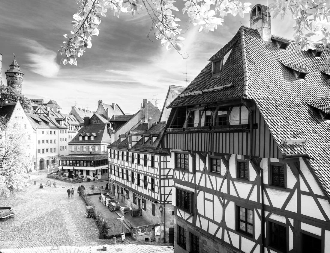 Noah Jigsaw Puzzle Anse Source d'Argent, La Digue Seychelles, a young couple of men and women on a tropical beach during a luxury vacation in Seychelles. Tropical beach Anse Source d'Argent, La Digue Seychelles in black white 1000 pieces