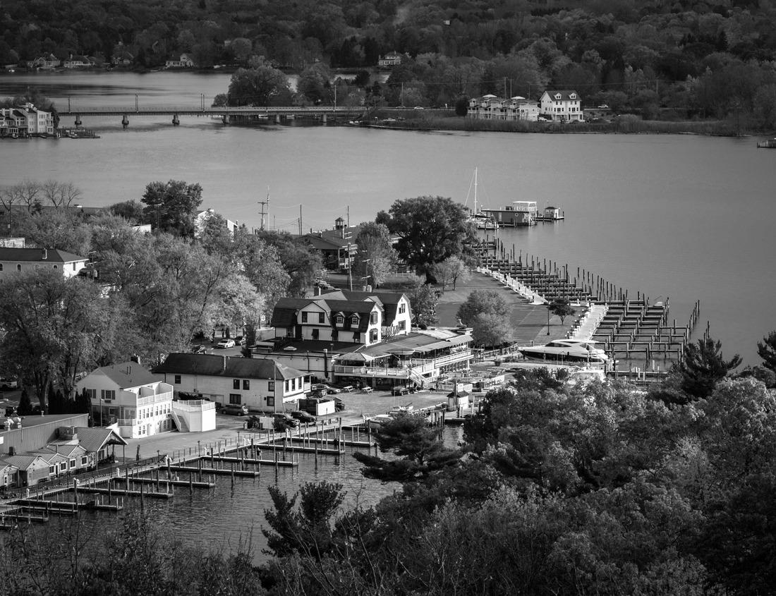 Noah Jigsaw Puzzle Afternoon light shines on housing near downtown Gary, Indiana, USA in black white 1000 pieces