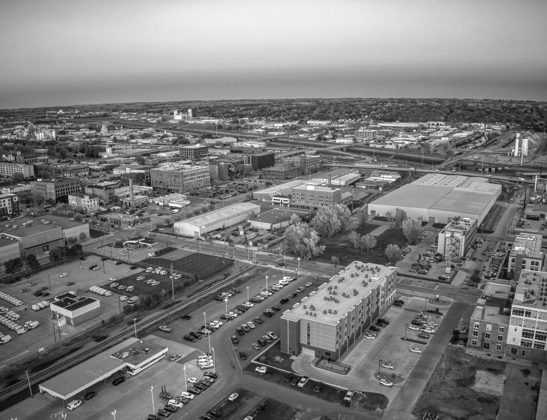 Noah Jigsaw Puzzle Cottbus, Germany. View of the historic building of the district court in black white 1000 pieces