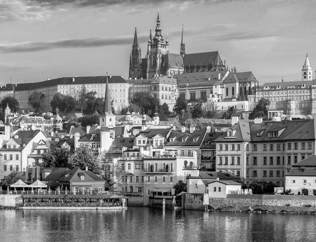 Noah Jigsaw Puzzle Aerial view of Emerald Lake in the Yukon Territory, Canada, under the sunlight showing the turquoise color in black white 1000 pieces