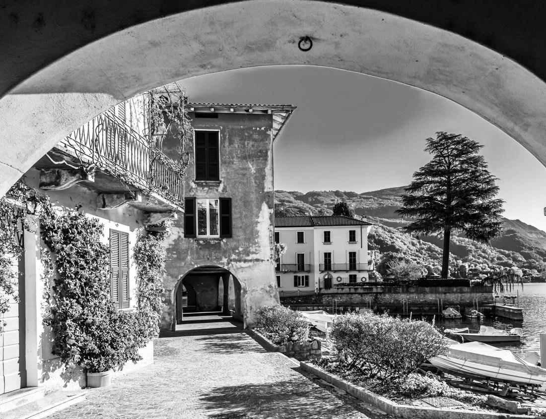 Noah Jigsaw Puzzle Beautiful architecture of the town hall square in Jelenia Gora at sunset, Poland in black white 1000 pieces