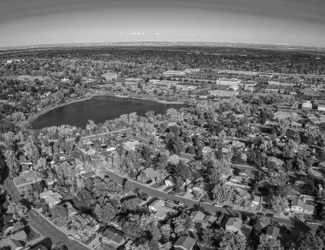 Noah Jigsaw Puzzle City of San Marino, Republic of San Marino narrow medieval alleyways in black white 1000 pieces