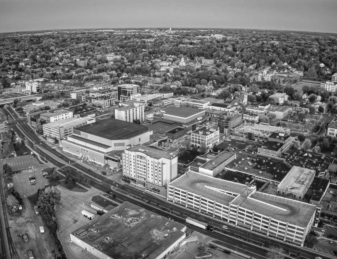 Noah Jigsaw Puzzle Amersfoort, Netherlands. The medieval gate Koppelport on a cloudy day in black white 1000 pieces