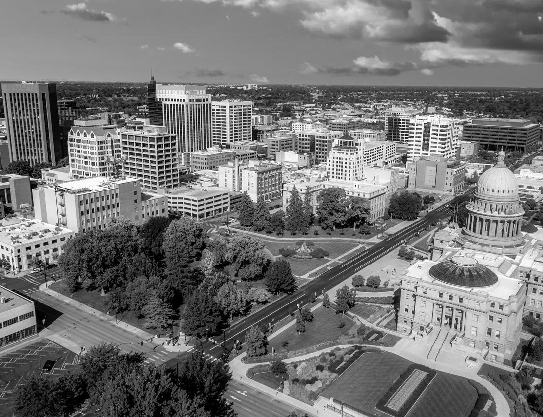 Noah Jigsaw Puzzle Afternoon view of historic downtown Blythe, California, USA in black white 1000 pieces