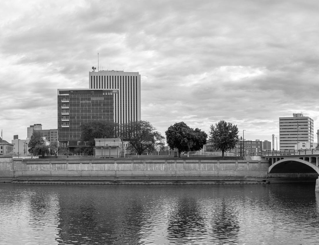 Noah Jigsaw Puzzle Aerial View of the Fresno, California Skyline at Dusk in black white 1000 pieces