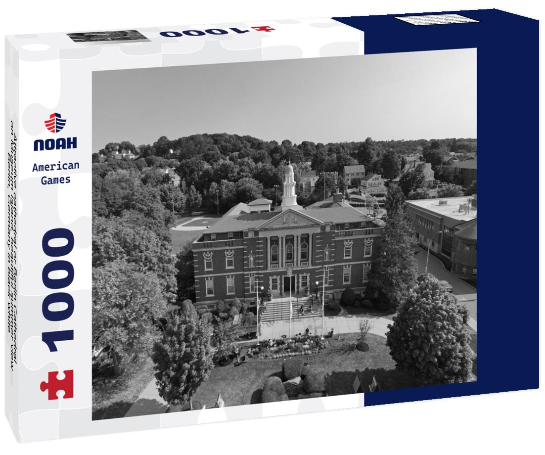 Noah Jigsaw Puzzle Attractive cathedral or Berlin Cathedral on Museum Island, beautiful summer view, Berlin, Germany in black white 1000 pieces