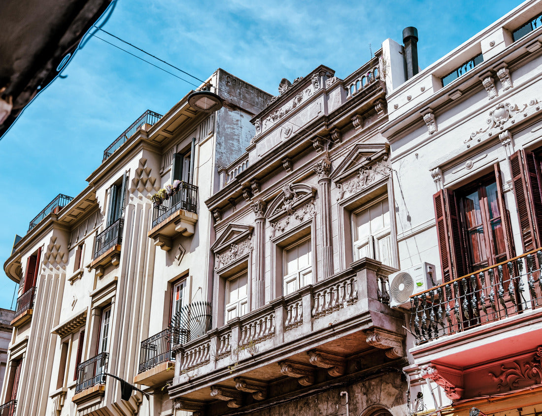 Noah Jigsaw Puzzle Montevideo, Uruguay: building of traditional Spanish architecture on the edge of Zabala Square in the old town of Montevideo, capital of Uruguay 1000 pieces