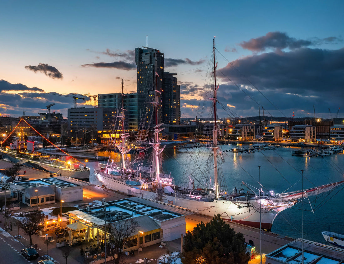 Noah Jigsaw Puzzle Amazing aerial landscape of Gdynia on the Baltic Sea at sunset. Poland 1000 pieces