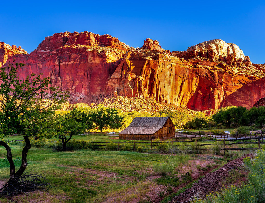 Noah Jigsaw Puzzle Barn in a meadow surrounded by red sandstone mountains in the Fruita settlement in Capitol Reef National Park, Utah, USA 1000 pieces