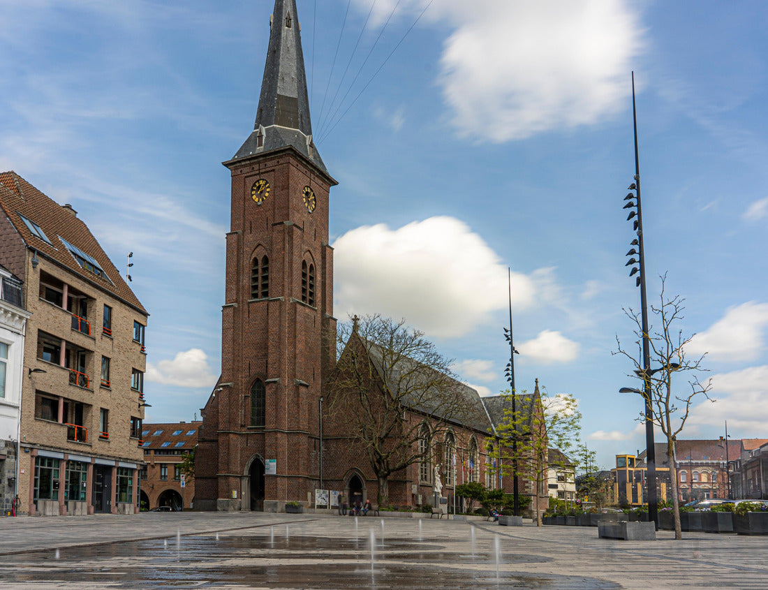 Noah Jigsaw Puzzle Marketplace of the city of Moeskroen, Mouscron België. Blue sky and church 1000 pieces