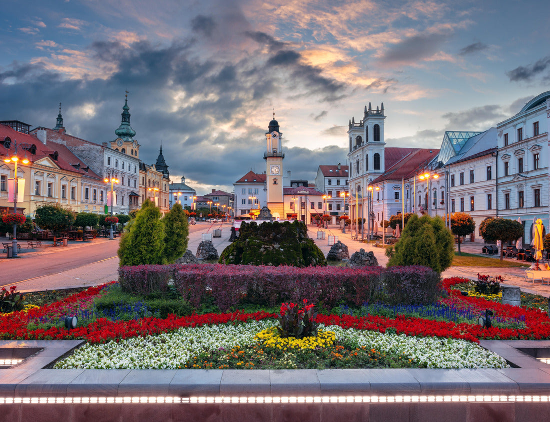 Noah Jigsaw Puzzle Banska Bystrica, Slovak Republic. Cityscape image of downtown Banska Bystrica, Slovakia with the Slovak National Uprising Square at summer sunrise 1000 pieces