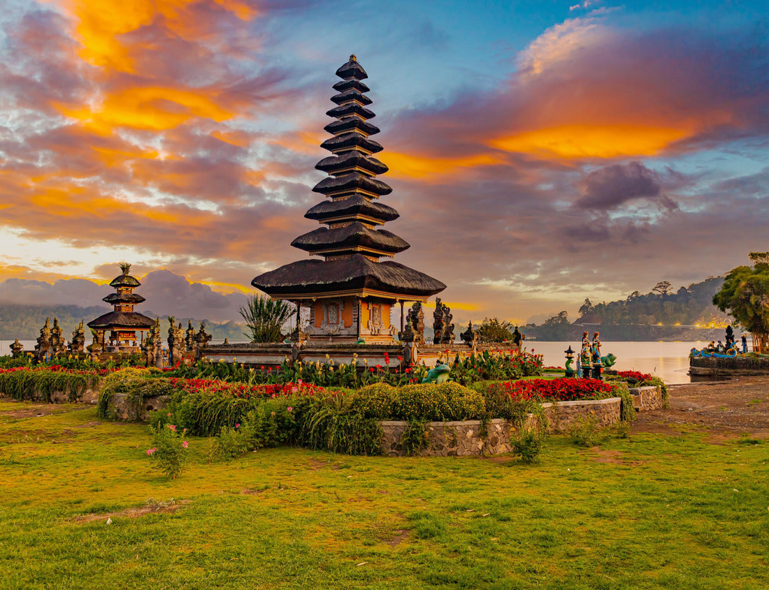 Noah Jigsaw Puzzle Gorgeous sunset at Pura Ulun Danu Bratan temple in Bali 1000 pieces