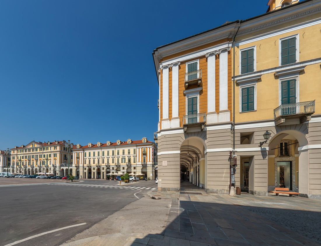 Noah Jigsaw Puzzle Cuneo, Piedmont, Italy - Piazza Tancredi Duccio GalimbertI, main square of Cuneo with historic neoclassical buildings, as seen from Via Roma 1000 pieces