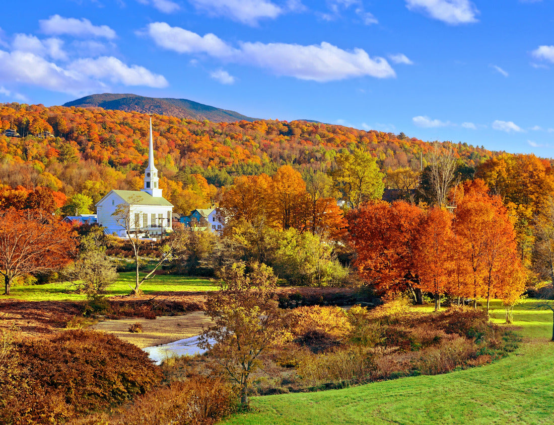 Noah Jigsaw Puzzle Autumn countryside view of the town of Stowe with white church and fall colors, Vermont, USA 1000 pieces