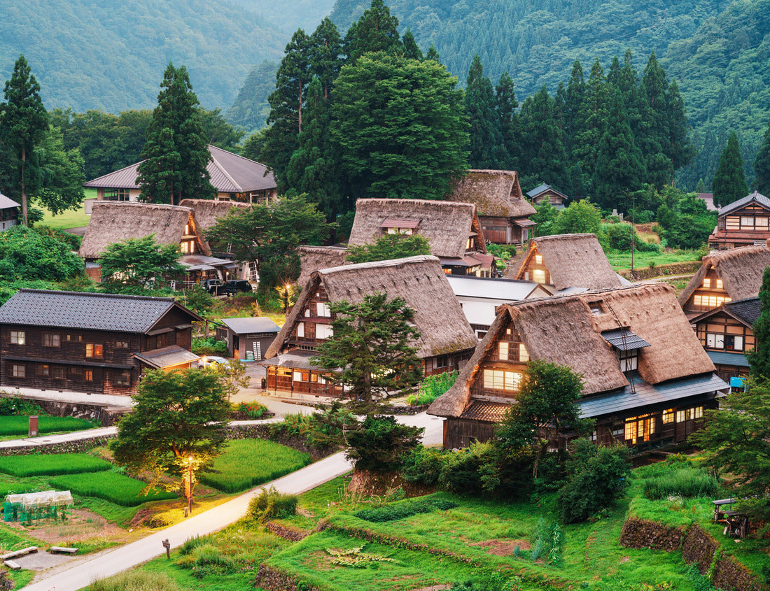 Noah Jigsaw Puzzle Ainokura, Toyama, Japan in the remote Gokayama Region at dusk 1000 pieces