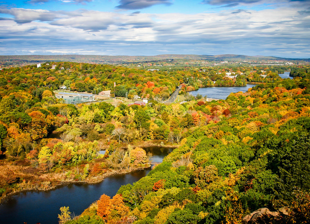 Fall foliage along the Quinnipiac river in Connecticut