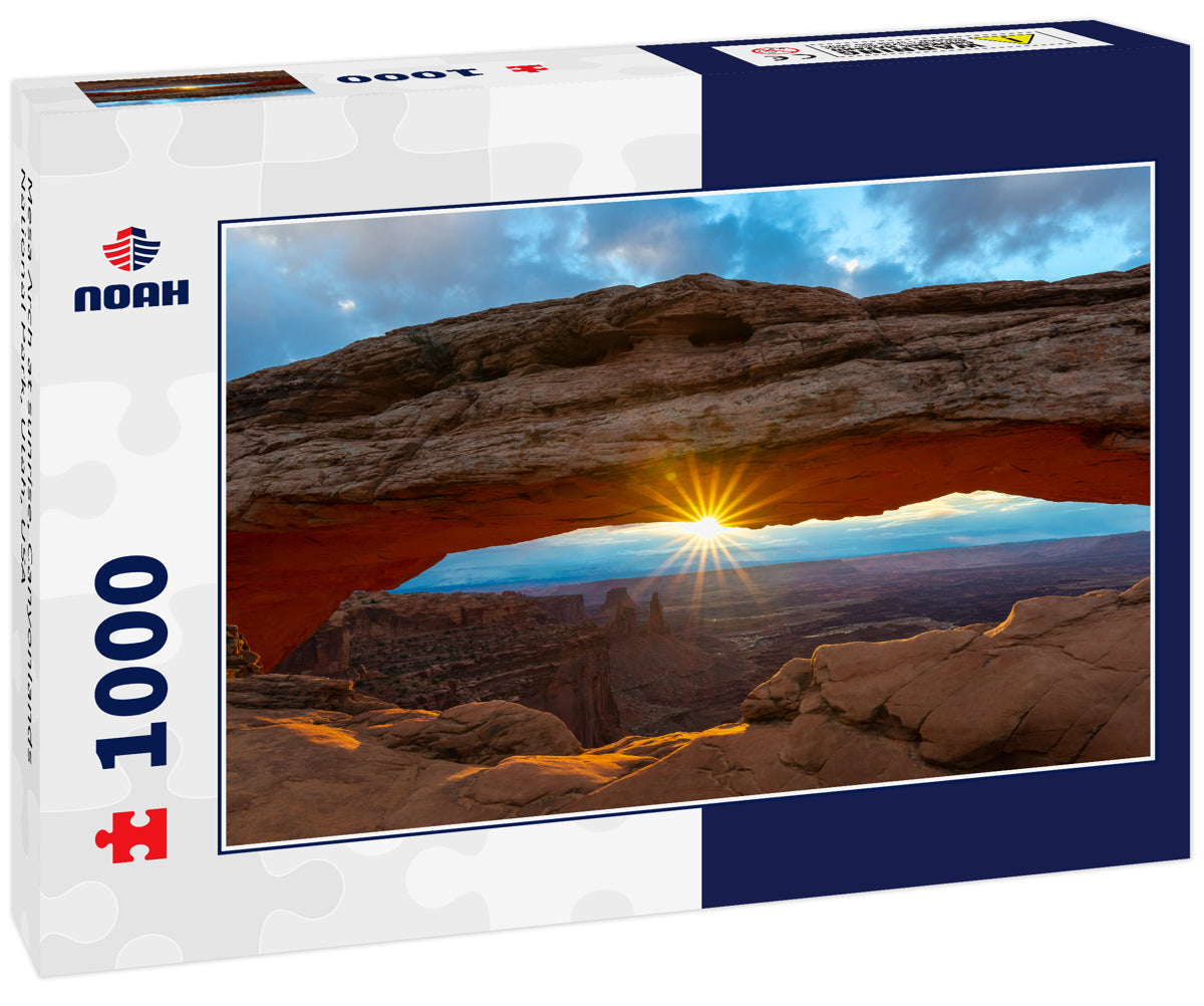 Mesa Arch at sunrise, Canyonlands National Park, Utah, USA