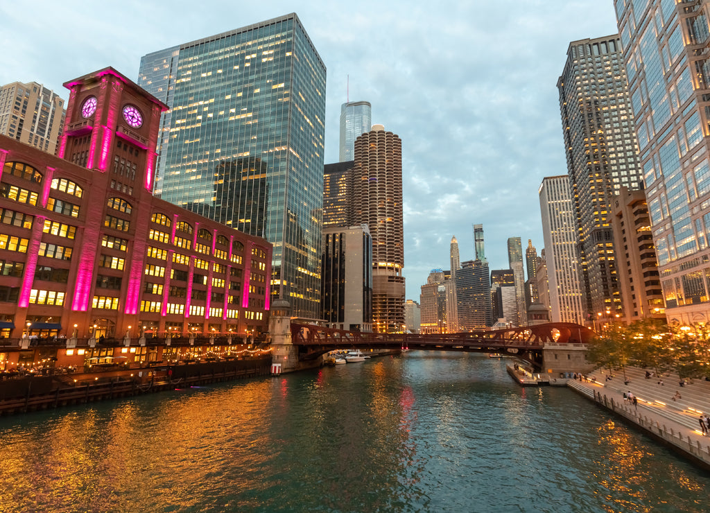 Chicago river downtown buildings skyline