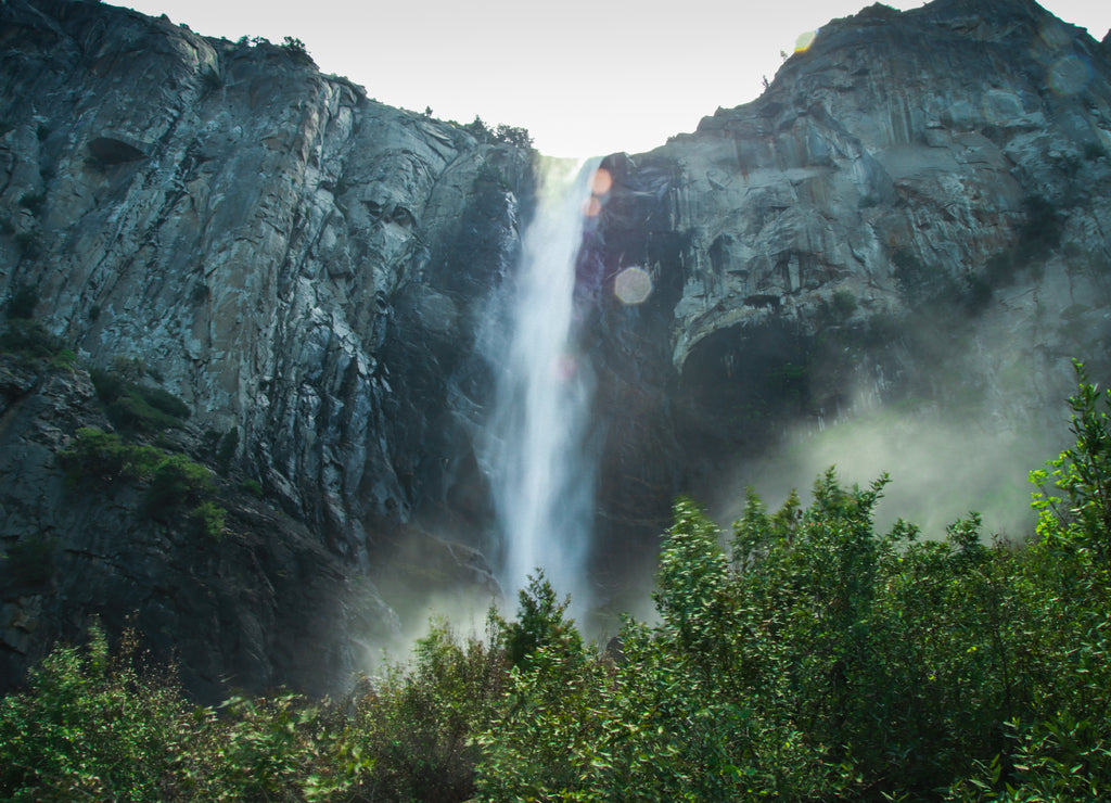 Beautiful Bridalveil Falls in Yosemite Valley in summer (Yosemite national park - California, USA)