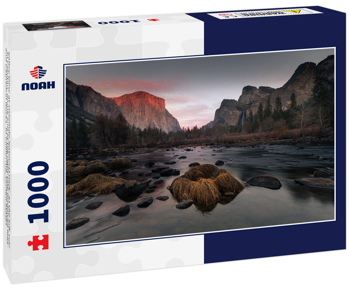 Valley View at Yosemite National Park. At the left side 'El Capitan' dome and at the right side Bridalveil falls and Cathedral Rocks. In California, United States