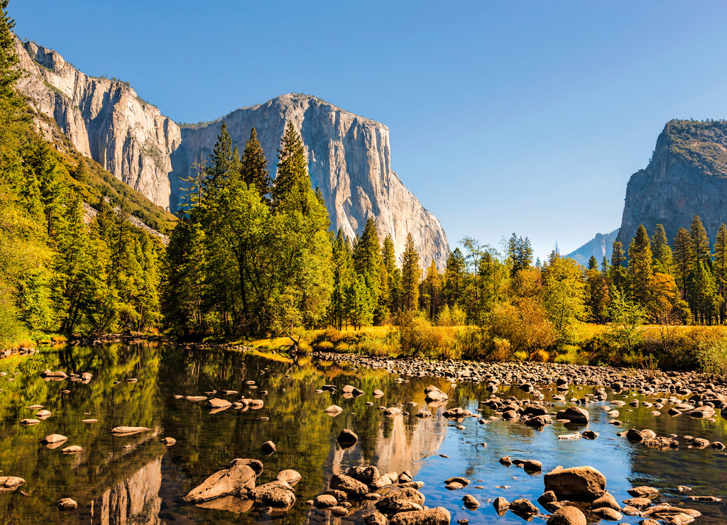 Merced River, El Capitan, Cathedral Rocks, Yosemite National Park, California, USA