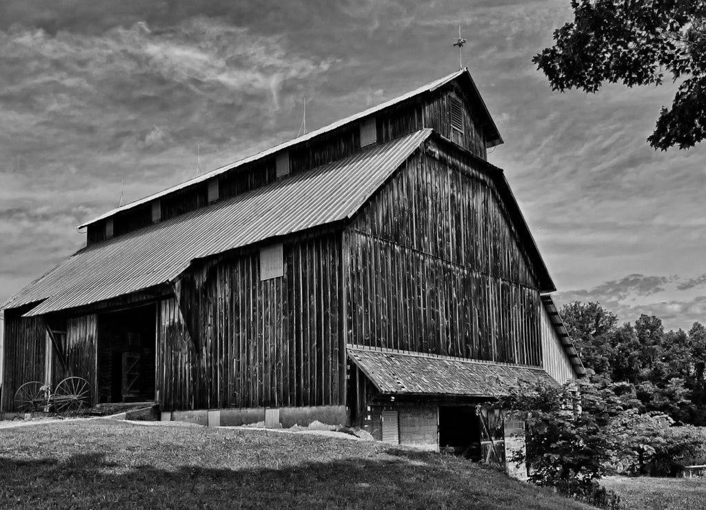 Old barn in rural Parke County Indiana in black white