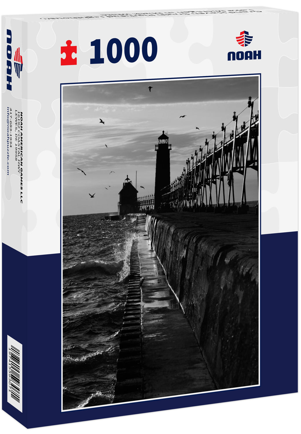 Grand Haven South Pierhead Lighthouse, Lake Michigan in black white