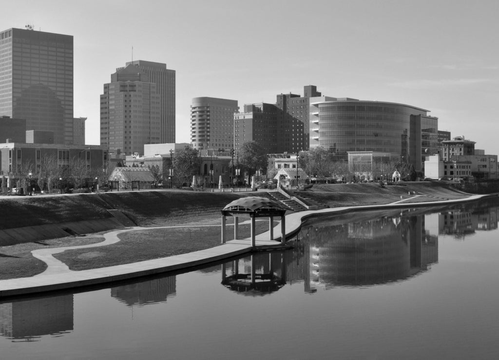 A view of the skyline of Dayton, Ohio in black white