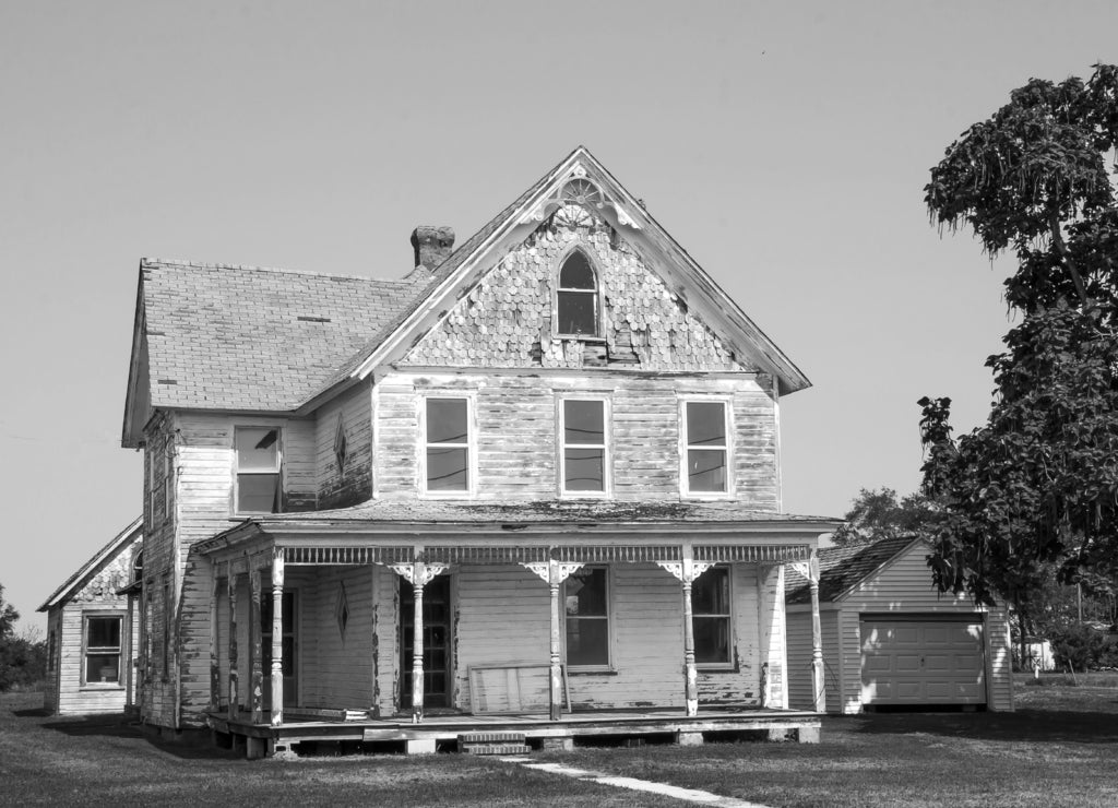 Worn out big old house in Delaware in black white