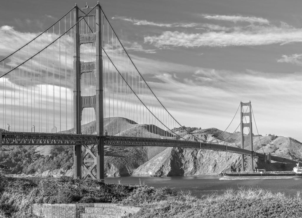 Golden Gate Bridge, San Francisco Bay, California USA in black white