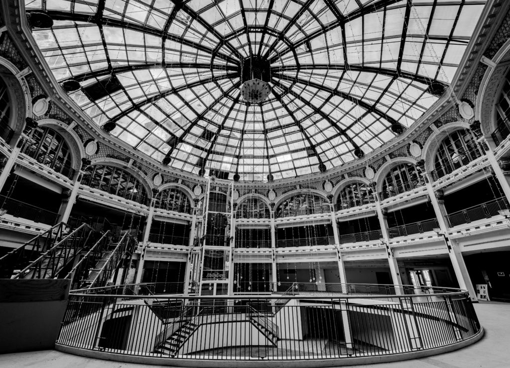 Abandoned Shopping Mall - Dayton, Ohio in black white