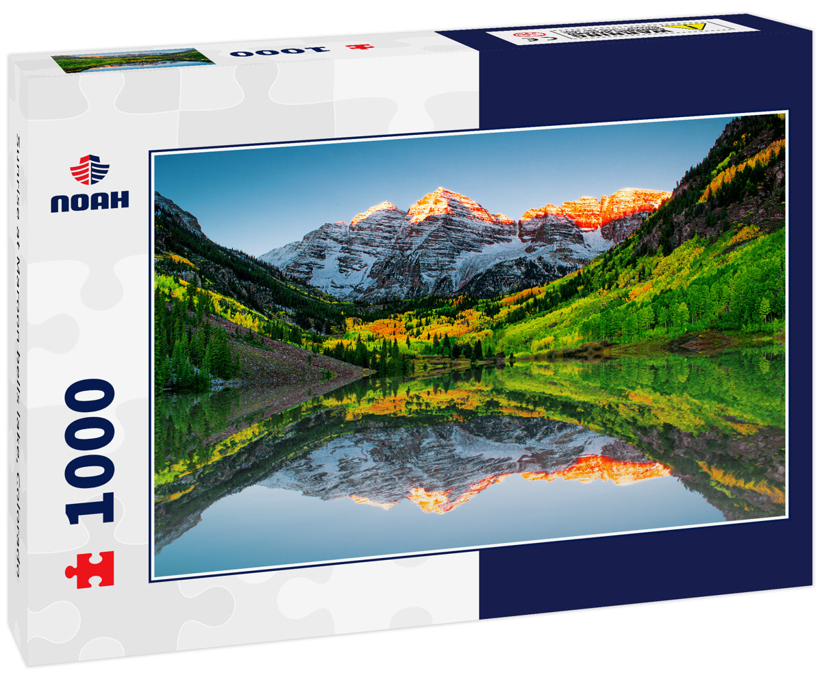 Sunrise at Maroon bells lake, Colorado