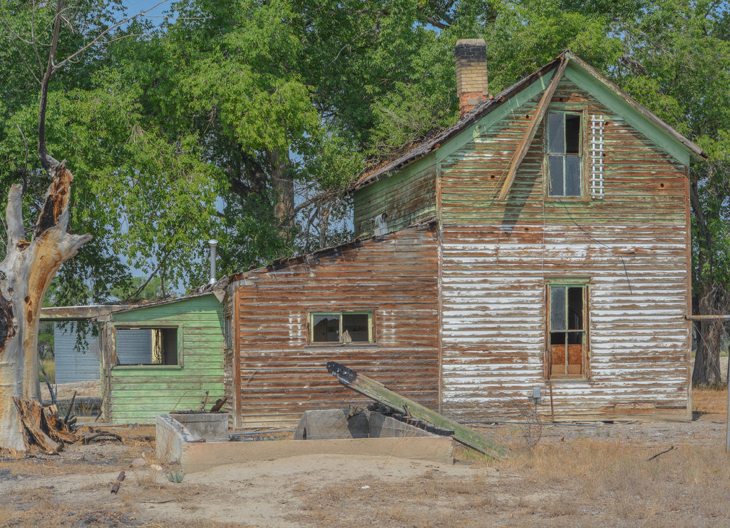 An old, abandoned, rundown home in the countryside of Delta, Colorado