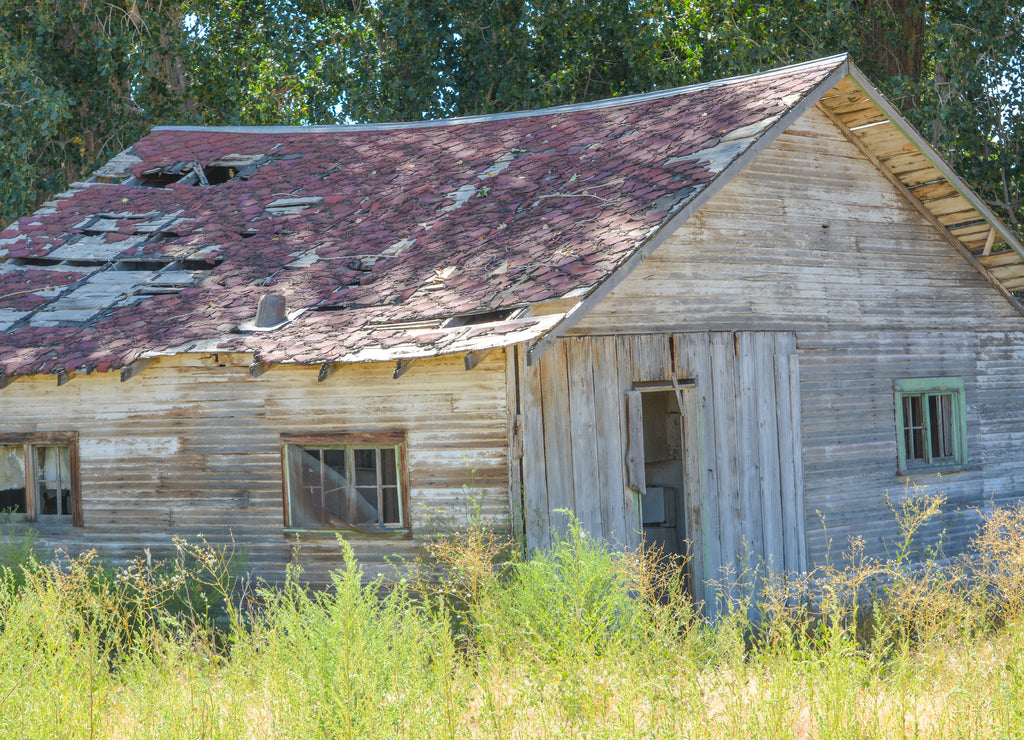 An old, abandoned, rundown home in the countryside of Grand Junction, Mesa County, Colorado