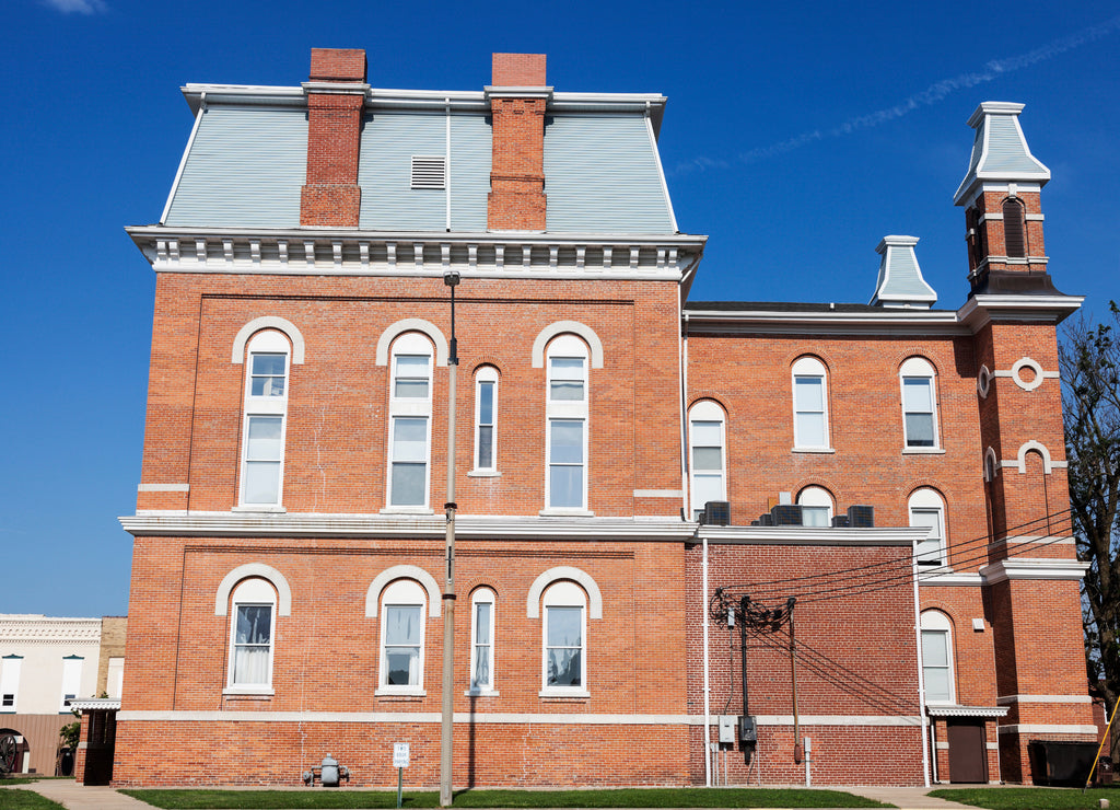Old courthouse in Hillsboro, Montgomery County, Illinois