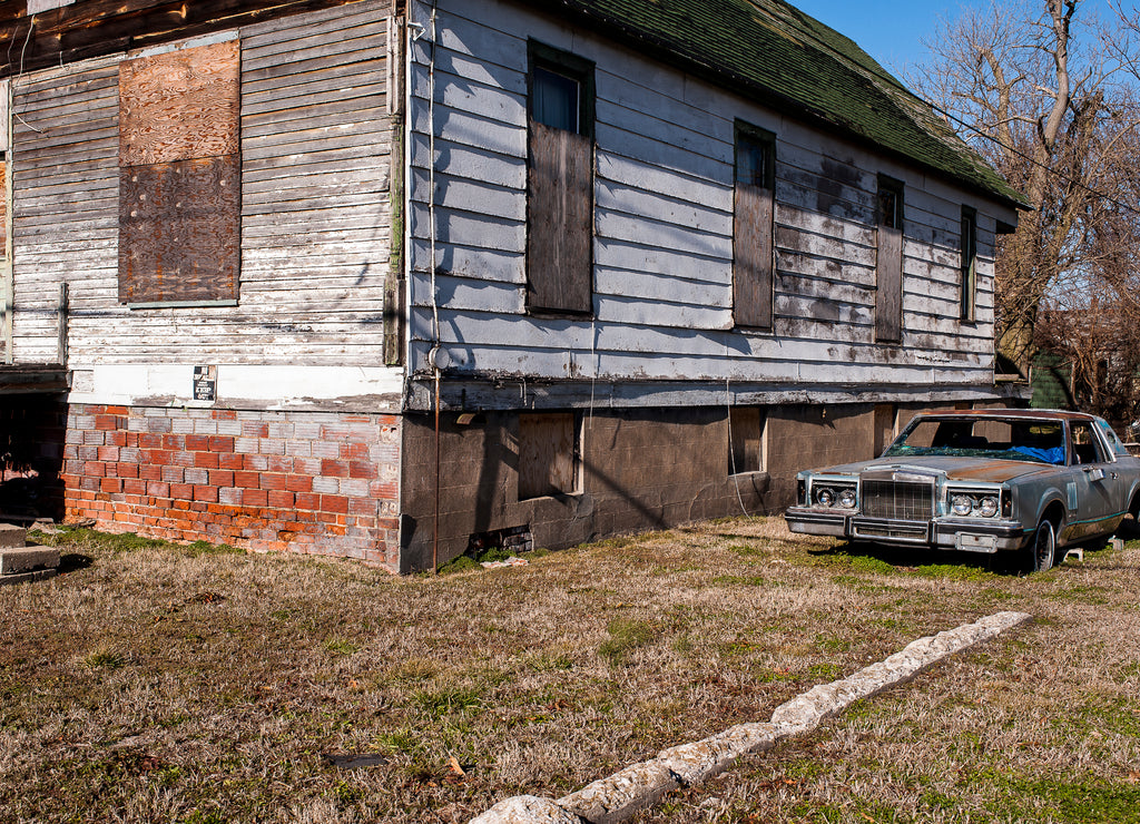 Vintage Automobile & Abandoned House - Cairo, Illinois