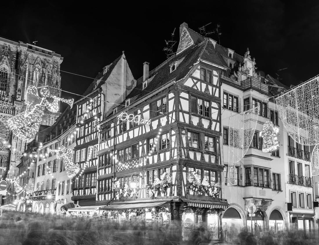 Noah Jigsaw Puzzle bridge in the old town of Amberg in black white 1000 pieces
